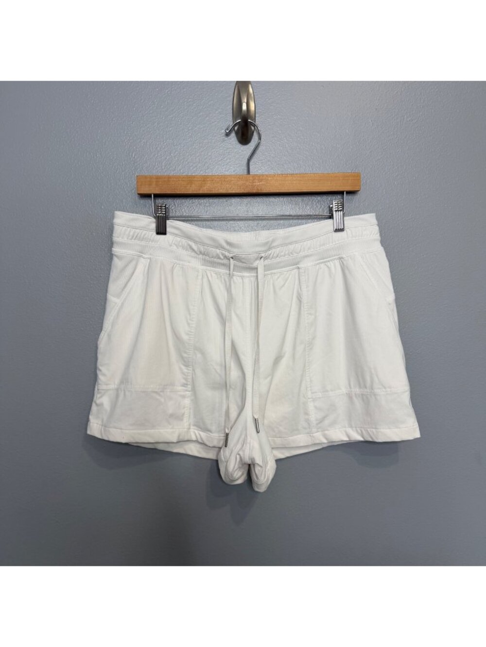 LULULEMON Dance Studio High-Rise Short 3.5" in White size 12